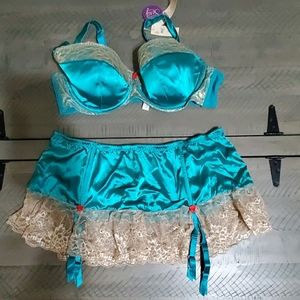 Bra/Skirt set.